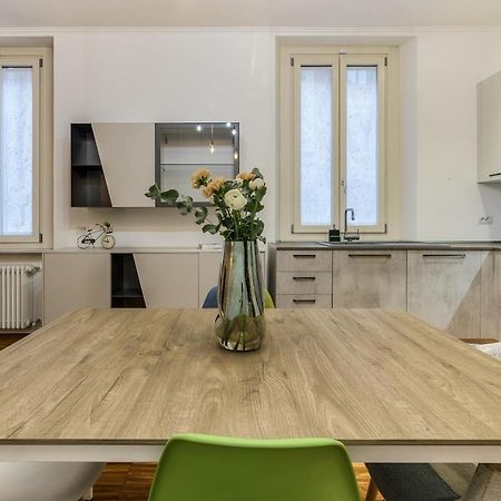 Beplace Apartments In Isola Милан Экстерьер фото
