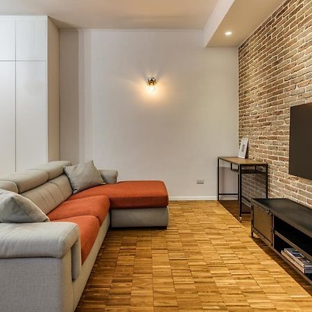 Beplace Apartments In Isola Милан Экстерьер фото